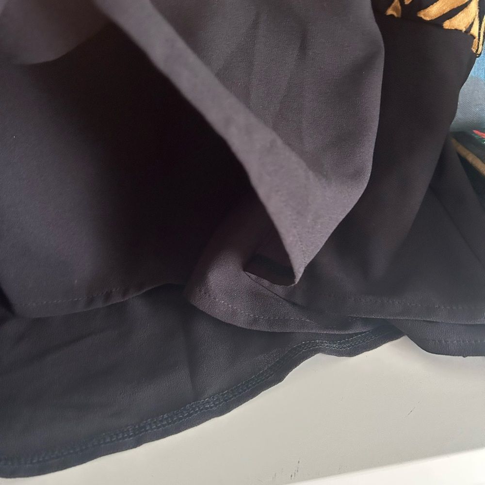 Elegant Black and Gold Floral Women's Blouse XL Hi Low - Picture 3 of 16